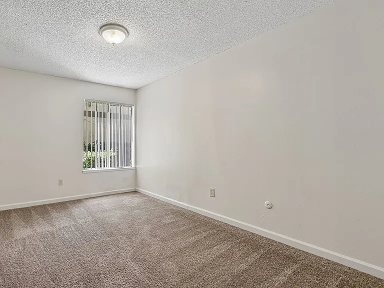 Alvarado Parkside — Photo 15