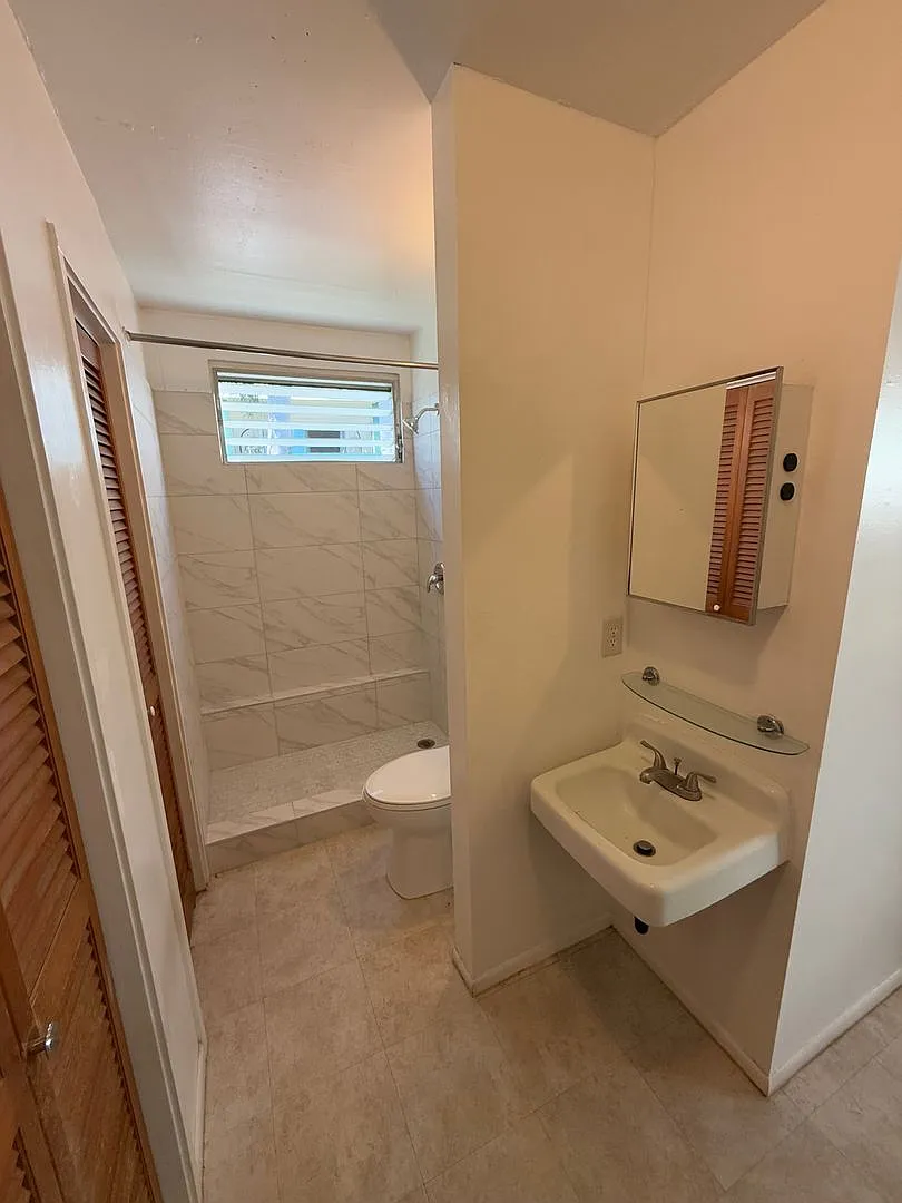 2170 Vineyard St — Photo 4