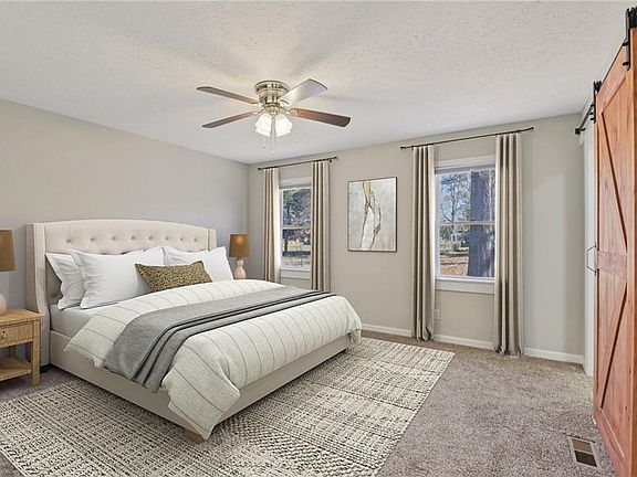4th image of 125 Sweet Bay Ln