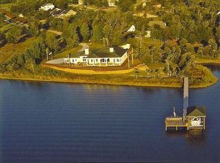 128 Elizabeth Way Ct, Swansboro, NC 28584