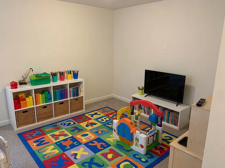83 Mineola Ct — Photo 22