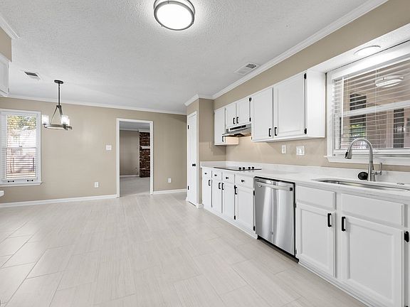 4th image of 330 Oakleigh Dr