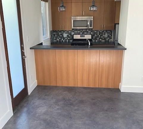 5th image of 610 Highland Ave #1/2