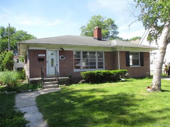 22434 Madison St, Saint Clair Shores, MI 48081