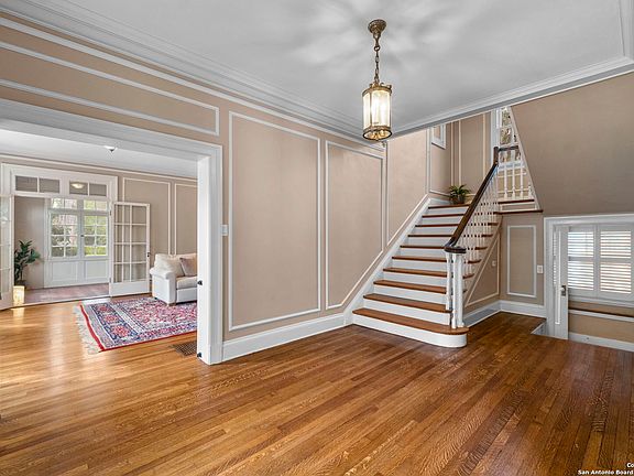 5th image of 1301 BELKNAP PL