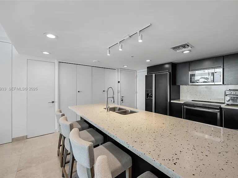 665 NE 25th St #1503 — Photo 10