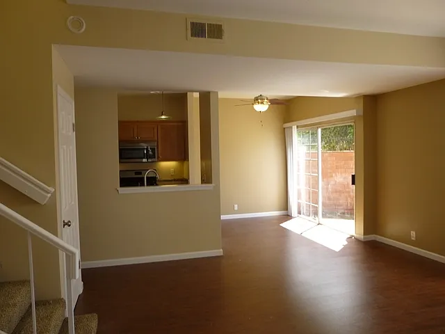 2435 Country Ln — Photo 5