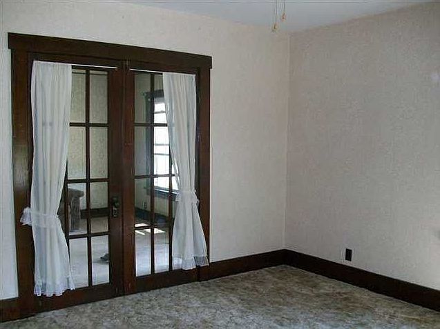 2nd image of 1202 State St