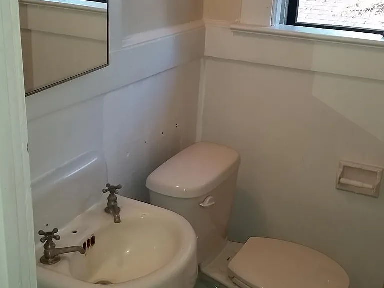 1303 Maple St #R — Photo 6