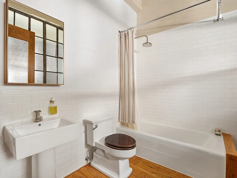 321 W 13th St #4C — Photo 9