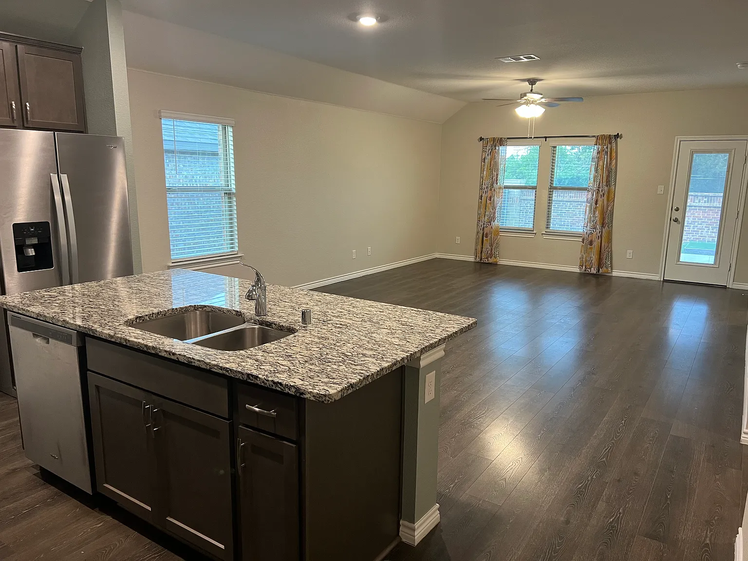 4 bed, 1664 sqft, $2,050 — Photo 2