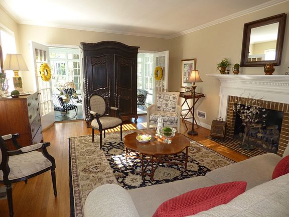 4th image of 208 Waverly Way