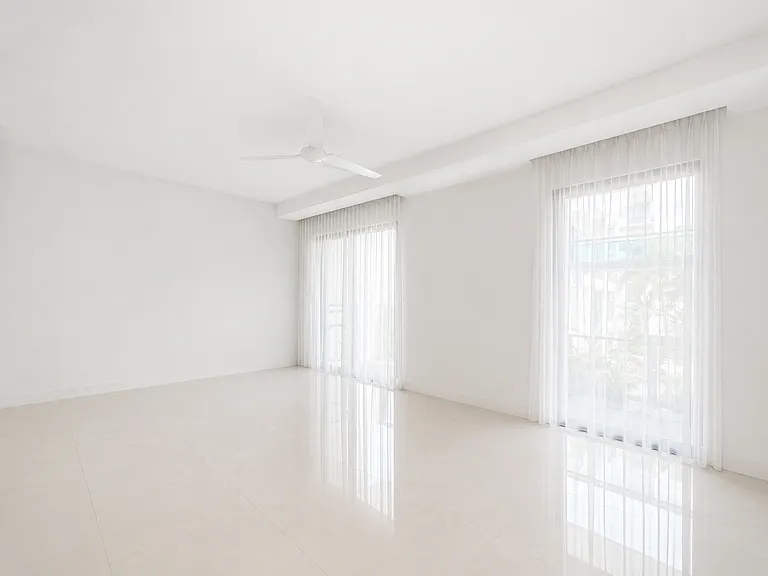 6000 Collins Ave #313 — Photo 2