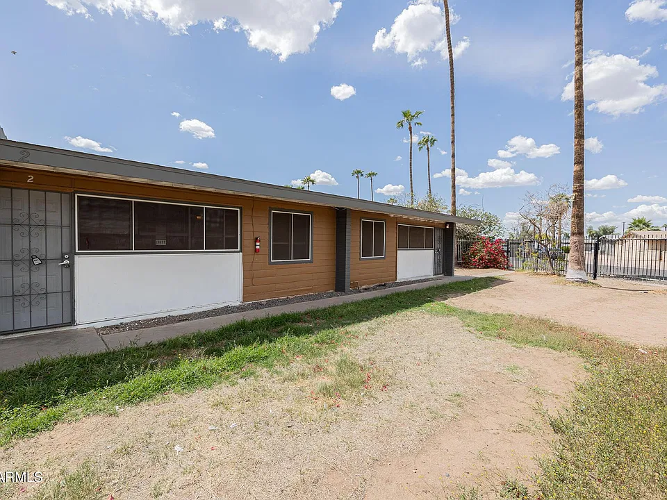 2115 W Devonshire Ave #2
