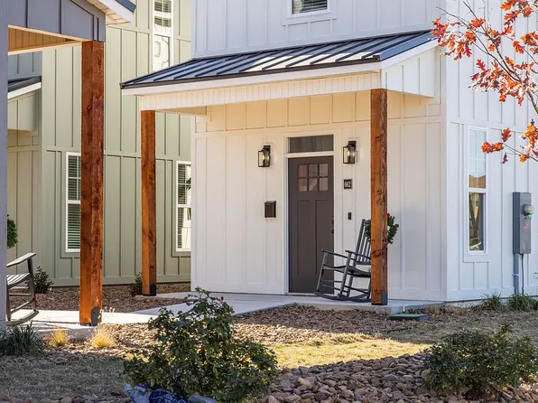 662 W Price Ave, Springdale, AR 72764