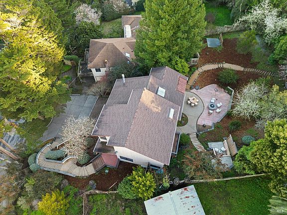 4th image of 405 Laverne Avenue