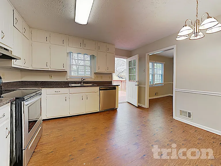 190 Canterbury Ln — Photo 6