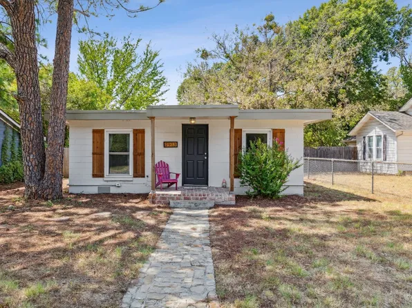 2913 Delaware Trl, Lake Worth, TX 76135