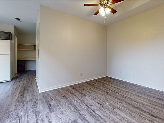 3rd image of 725 Peppertree Dr #23