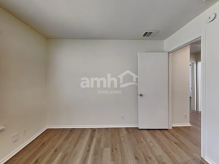 2207 Southeastern Trl — Photo 15