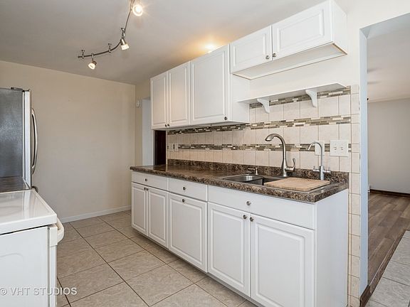4th image of 21938 W 6th St