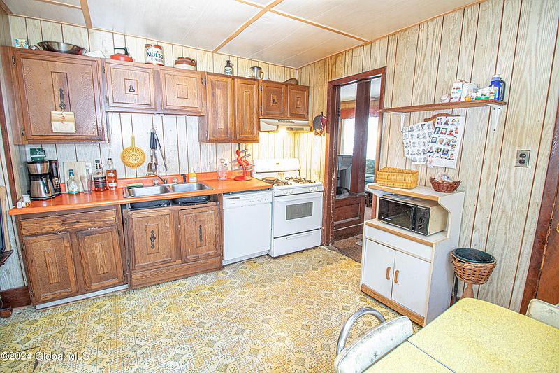 4th image of 84 S Judson Street