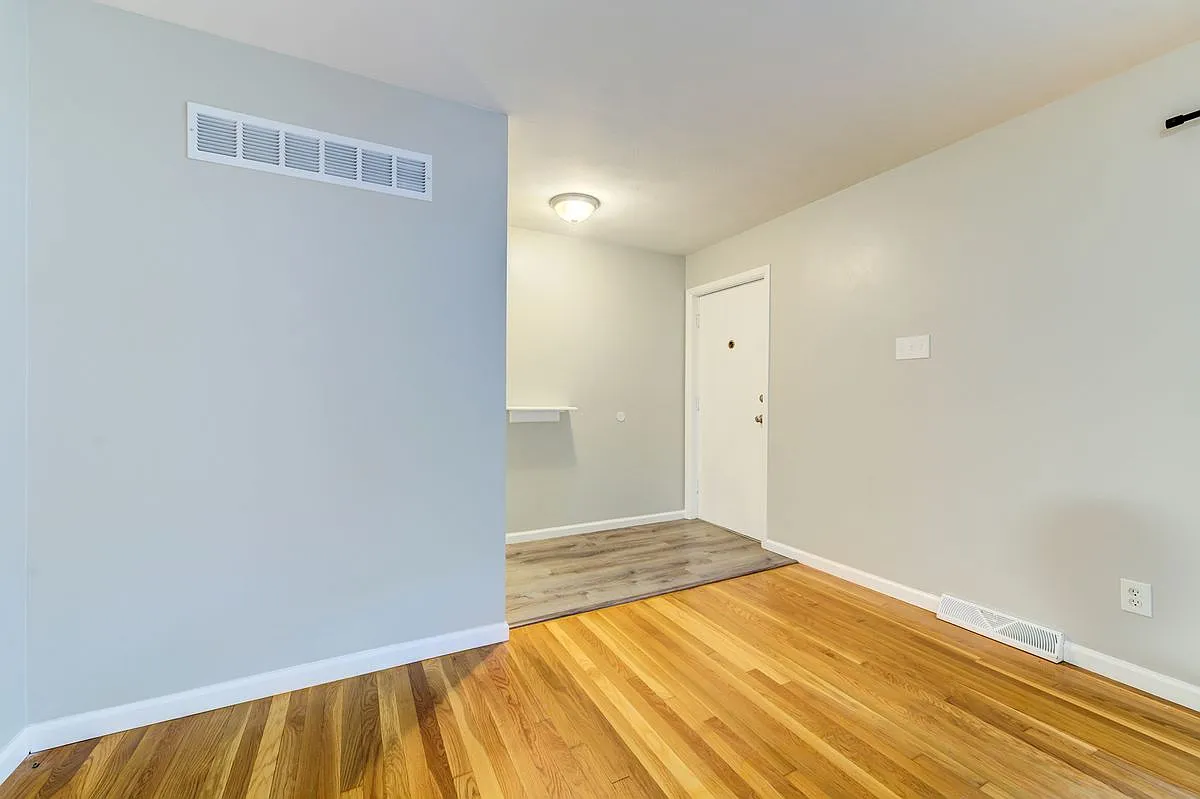 3 bed, 2.0 bath, 1452 sqft, $1,700 — Photo 3