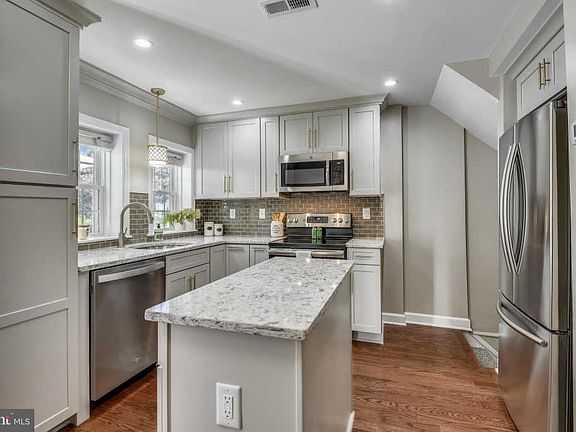 2nd image of 2837 S Columbus St