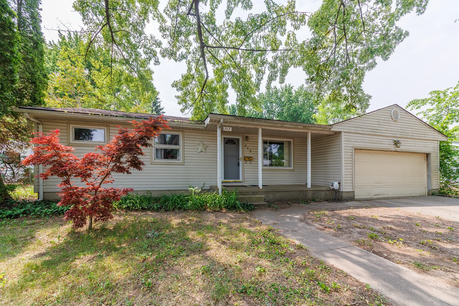 717 Richard St photo 1