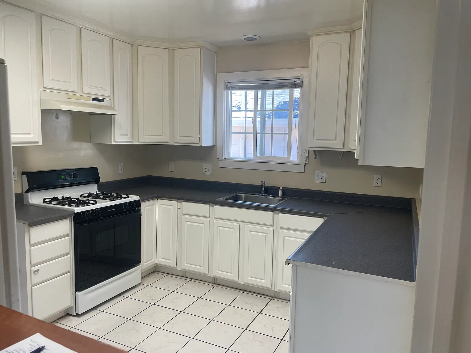 2 bed, 1000 sqft, $4,000 — Photo 2