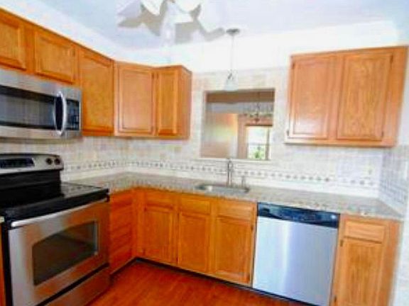 3rd image of 207 Mews Ct