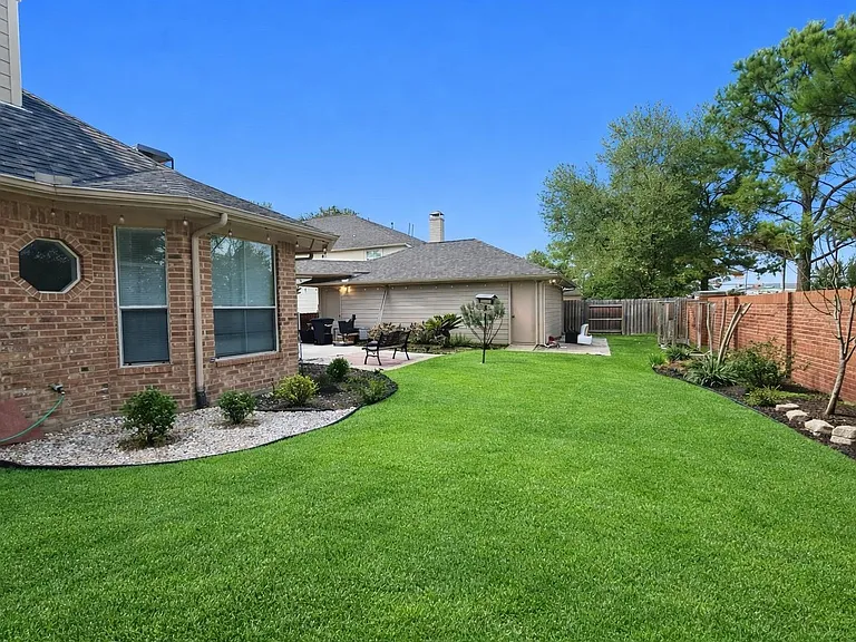 16807 Laguna Springs Dr — Photo 50