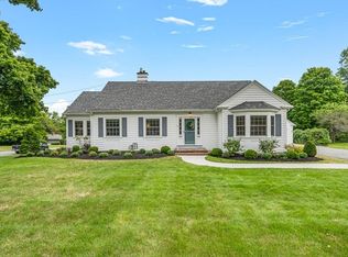 129 Lovejoy Rd, Andover, MA 01810
