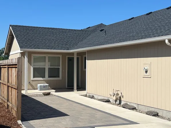 Newer Two bedroom/Two bath Duplex | Available Late July, 141 Northridge Ter, Medford, OR 97501