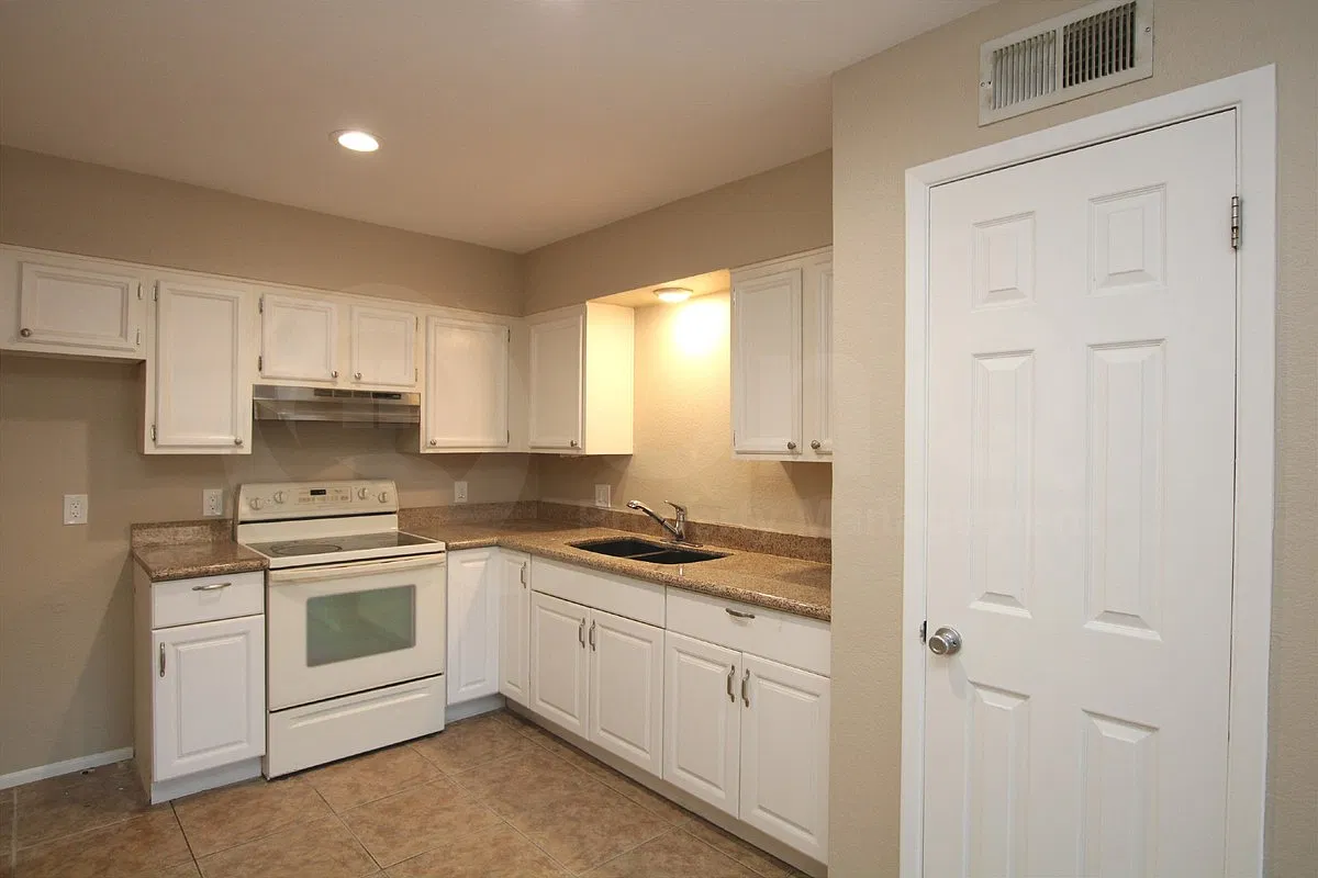 2 bed, 1.0 bath, 750 sqft, $950 — Photo 2