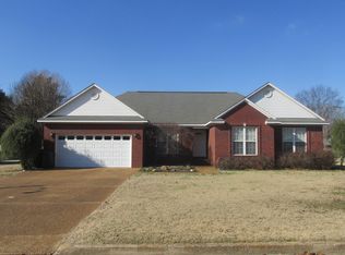 215 Barrett St, Bolivar, TN 38008