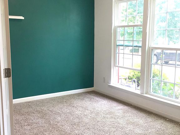 1st floor office / bedroom w/full bath