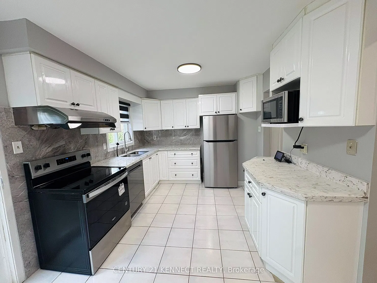 3 bed, $3,000 — Photo 4