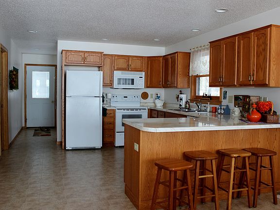 4th image of 1097 Lakewood Dr