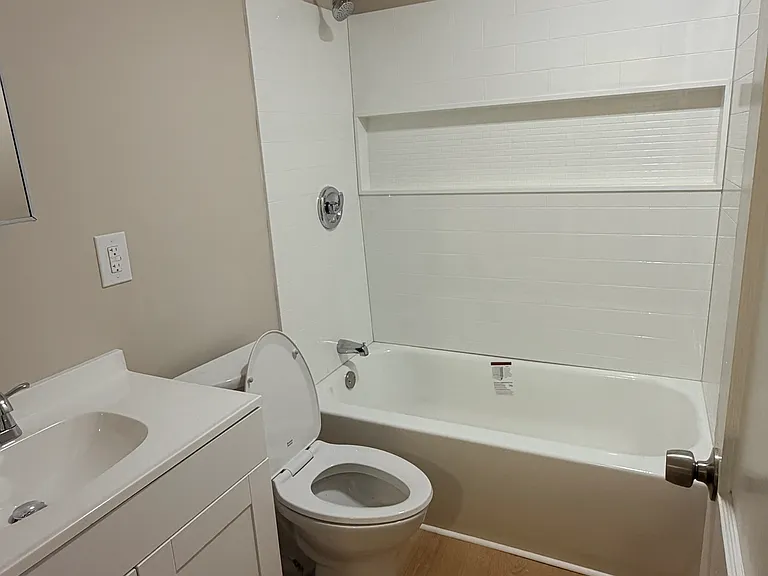 106 Lambson Ln — Photo 7