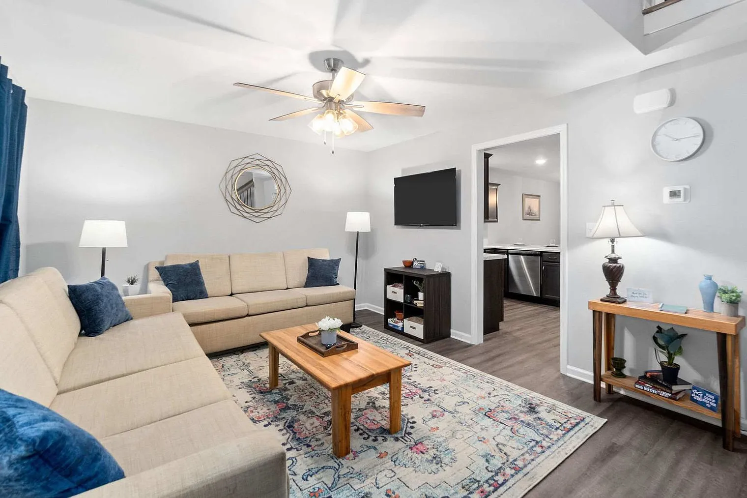 3 bed, 2.0 bath, 1356 sqft, $2,167 — Photo 3