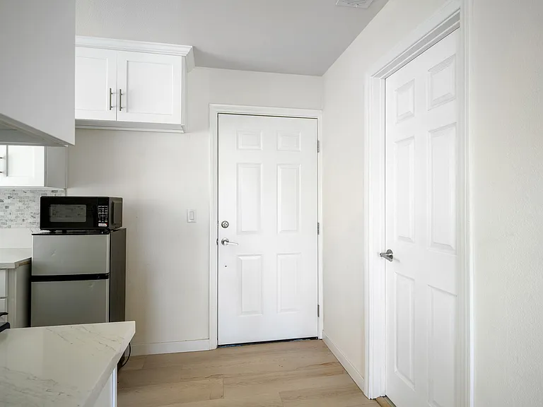 5228 Auckland Ave #2 — Photo 3