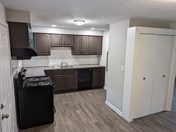4th image of 5830 Traymore Dr