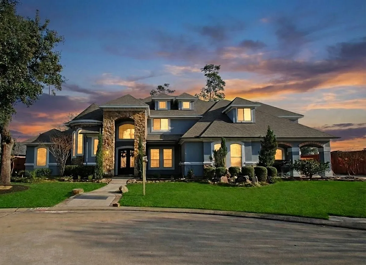 Building Photo - 15823 Medina Lake Ln
