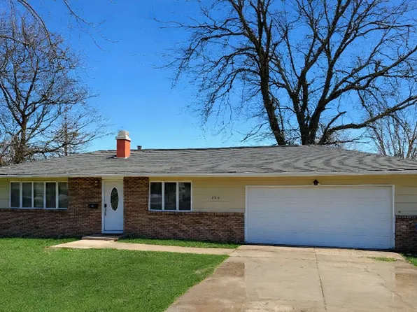 220 8th St NE, Oelwein, IA 50662