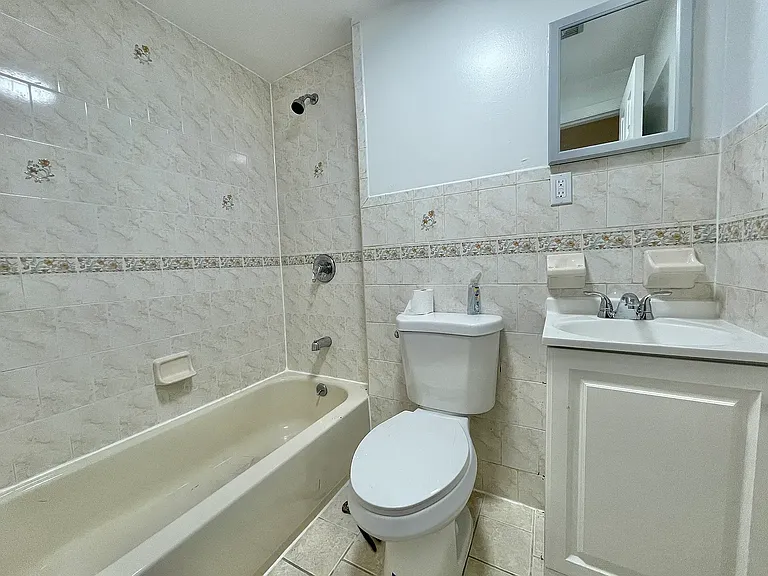 129 E 55th St #2 — Photo 4