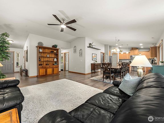 4th image of 5901 45th Avenue Ct E