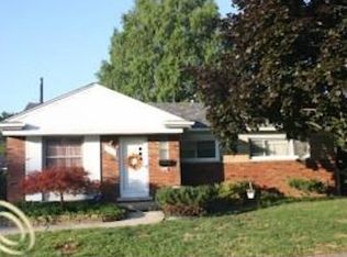 21420 Broadstone St, Harper Woods, MI 48225
