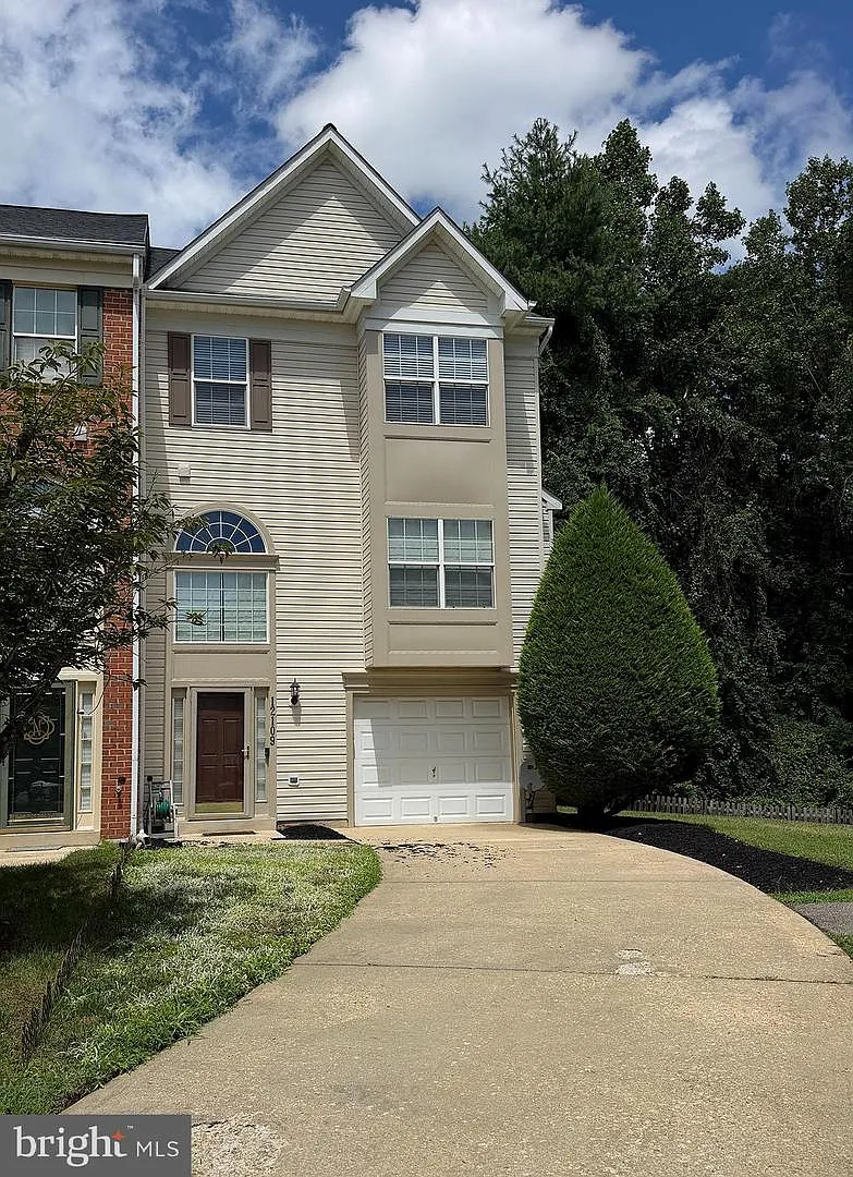 3 bed, 4.0 bath, 1624 sqft, $3,300 — Photo 1