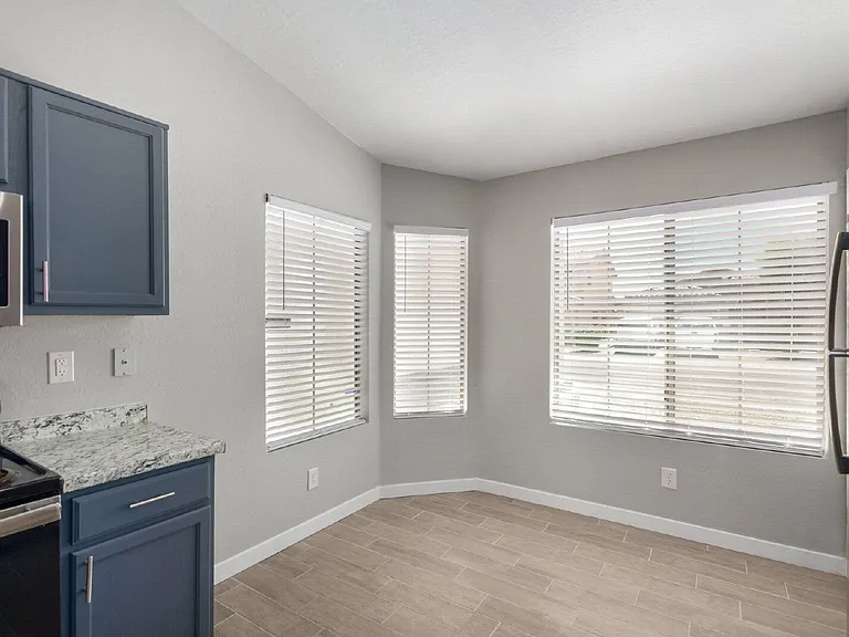 10012 W Wood St — Photo 11
